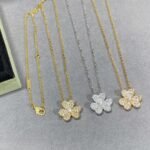Van Cleef and Arpels Frivole pendant small model - Image 3