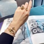 Van Cleef and Arpels Frivole Between the Finger ring - Image 8