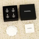 CHANEL CC Pearl Heart earrings - Image 4