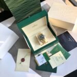 Rolex GMT Master II 40 mm Oyster Black Bezel Green mint Dial - Image 9