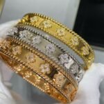 Van Cleef and Arpels Perlée clovers bracelet medium model - Image 4