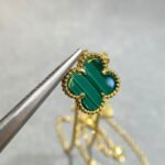 Van Cleef and Arpels Vintage Alhambra pendant - Image 4