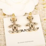 CHANEL CC Pearl earrings - Image 3