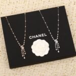 CHANEL Eternal N°5 necklace - Image 3