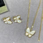 Van Cleef and Arpels Two Butterfly pendant - Image 3