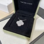 Van Cleef and Arpels Magic Alhambra pendant - Image 6