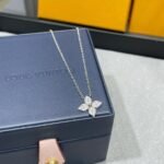 LOUIS VUITTON Idylle Blossom Pendant - Image 3