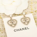 CHANEL CC Pearl Heart earrings - Image 2