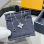 LOUIS VUITTON Idylle Blossom Pendant - Image 2