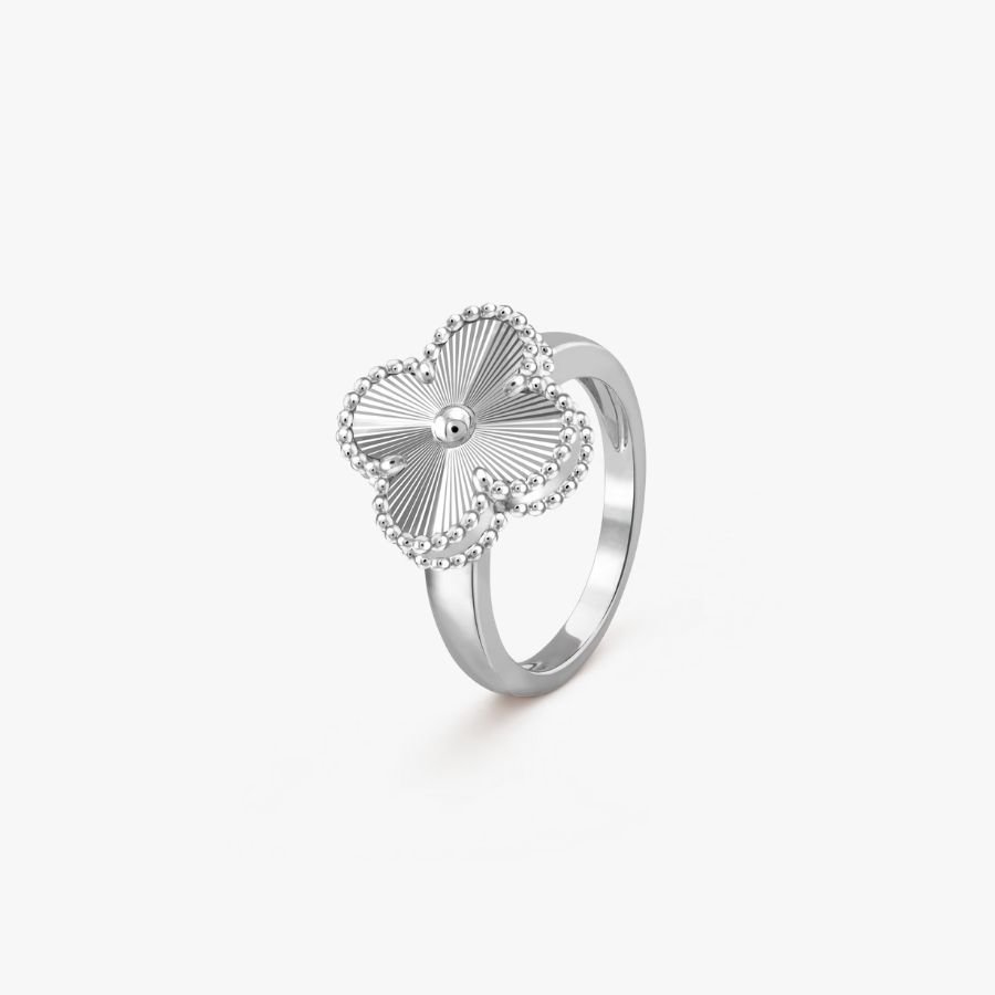 CEL-R-VCA-008.jpg Van Cleef and Arpels Vintage Alhambra ring - Image 1